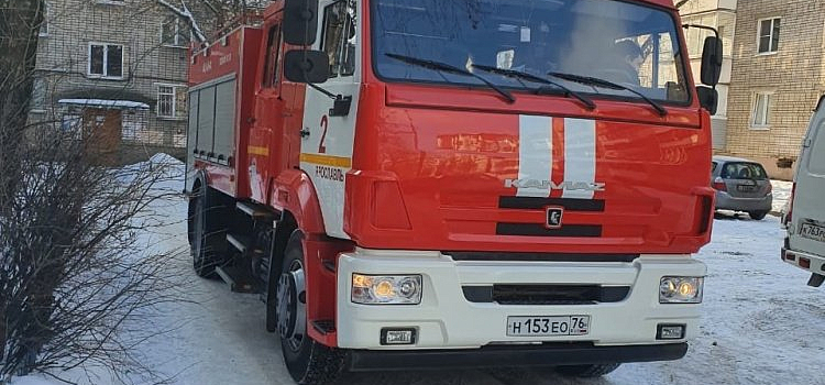 Дом окружили спасатели: в центре Ярославля произошла утечка газа 