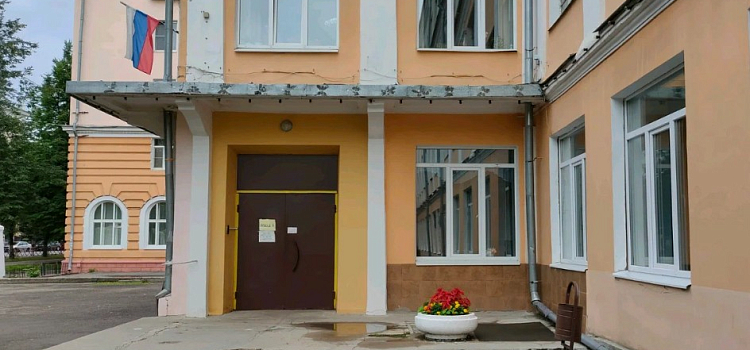 Школы Ярославля вынуждены искать новых охранников