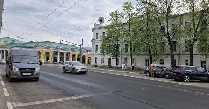 Работа над ошибками: ярославцев предупредили о возможных пробках в центре города из-за срочного ремонта дороги