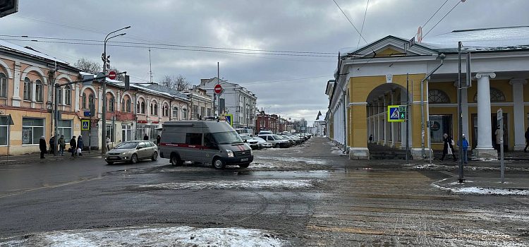 На месте работали саперы: в центре Ярославля полиция эвакуировала ресторан_234087