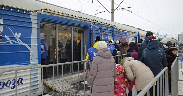«Это настоящее путешествие в сказку для детей»: что увидели ярославцы в поезде Деда Мороза_230656