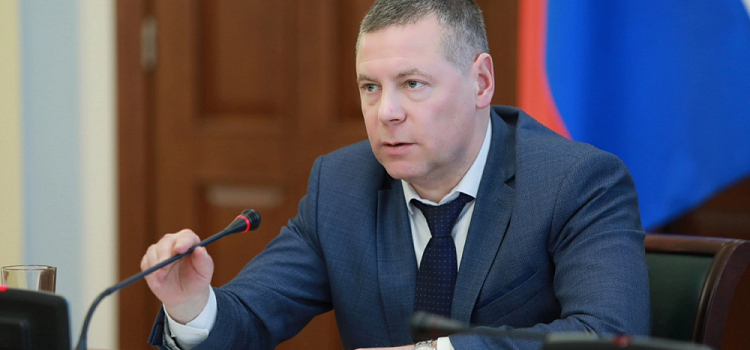 Михаил Евраев поручил в течение недели проверить очистку всех крыш многоквартирных домов в Ярославле