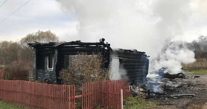 В Ярославской области при пожаре погибла семья с ребенком_255131
