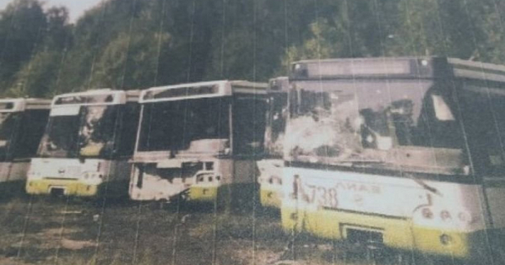 В Заволжском районе ярославские подростки разбили стекла в 13 автобусах