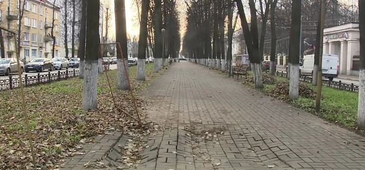 В Ярославле на проспекте Ленина проваливается плитка