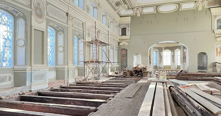 Во время реставрации храма Петра и Павла в Ярославле на потолке проявились трещины