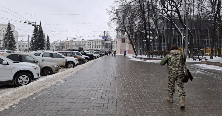 Ледяное царство: тротуары в Ярославле покрылись льдом