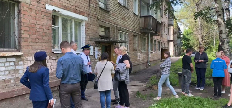 В Ярославле в коммуналке обрушился пол