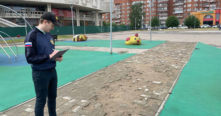 В Ярославле нашли нарушения на детской площадке у ТЮЗа