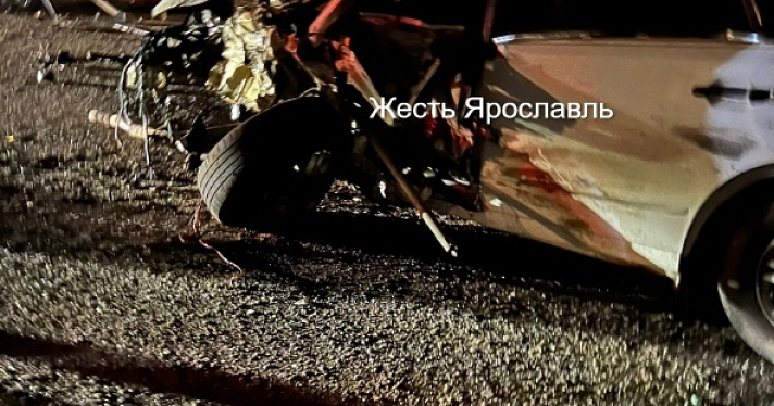 Погиб на месте: под Ярославлем произошло тройное ДТП_239022