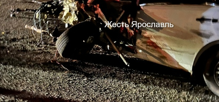 Погиб на месте: под Ярославлем произошло тройное ДТП_239022