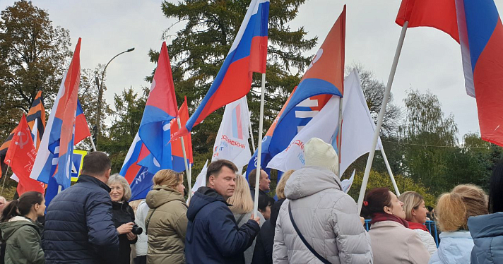 В поддержку референдумов: ярославцы собрались в центре города на митинге-концерте_222125