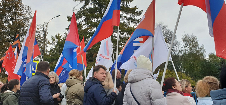 В поддержку референдумов: ярославцы собрались в центре города на митинге-концерте_222125