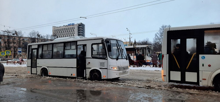 В Ярославле из-за плохо убранных дорог изменили маршруты автобусов