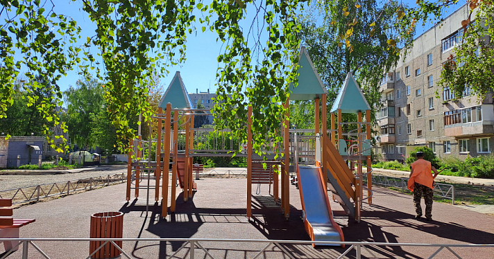 Большую часть детских площадок в Ярославле огородят уже в ноябре