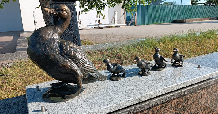 В Ярославле скульптура утиного семейства вернулась к речному вокзалу