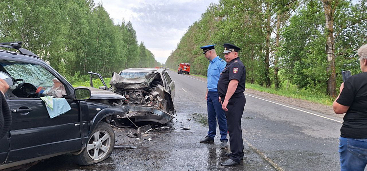 Четыре человека погибли и трое пострадали в аварии под Ярославлем_297781