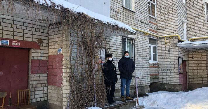 Придется вырезать двери: ярославец отказался выезжать из проданной квартиры