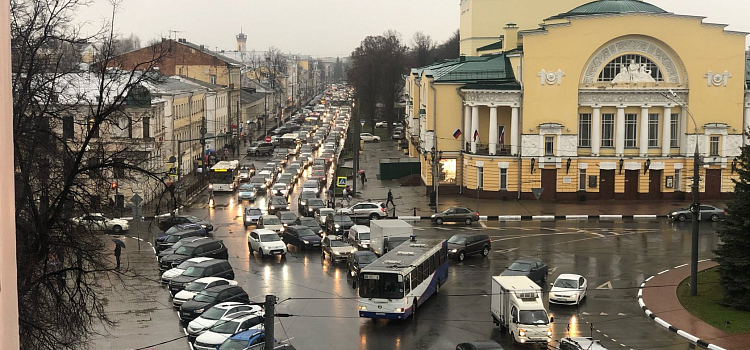 Ярославль сковали десятибалльные пробки_179667