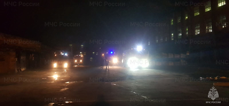 В ангаре шинного завода в Ярославле сгорело 15 погрузчиков и два трактора
