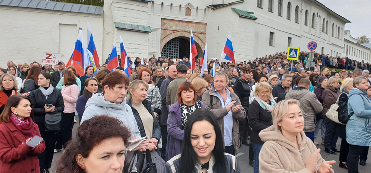 В поддержку референдумов: ярославцы собрались в центре города на митинге-концерте_222126