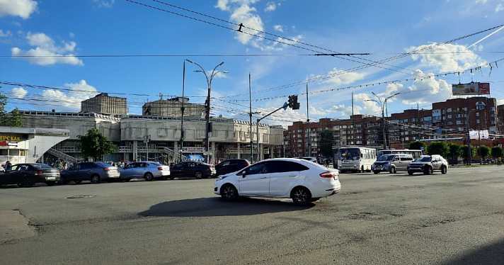 Остановку и стоянку транспорта ограничат в центре Ярославля