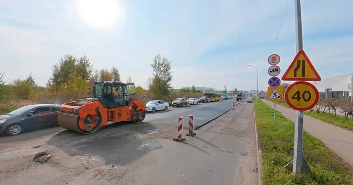 На границе Ярославля обновляют подъезд к популярному ТЦ