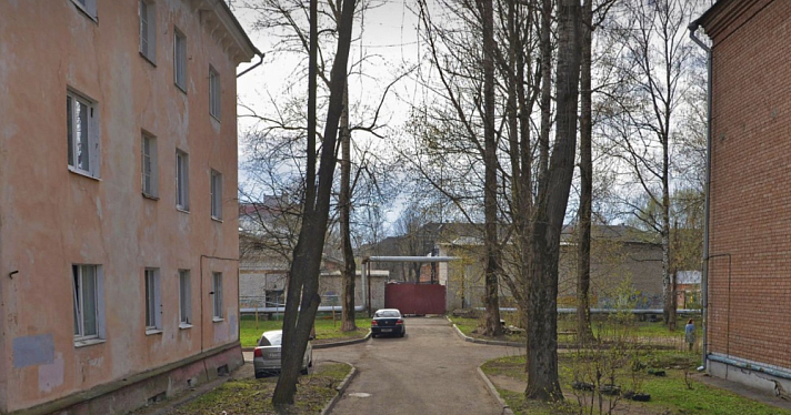 В Ярославле тушили крупный пожар в производственном цеху почти 8 часов