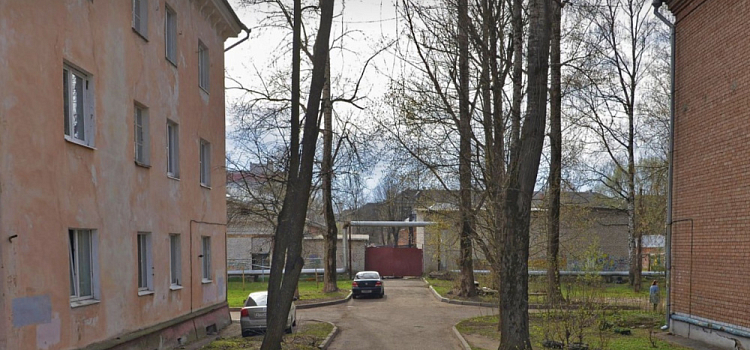 В Ярославле тушили крупный пожар в производственном цеху почти 8 часов