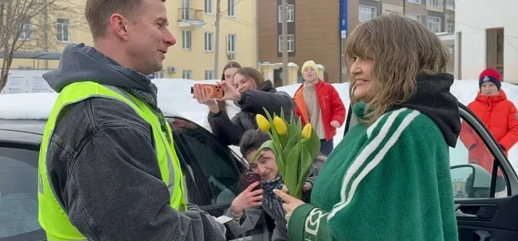 В Ярославле сотрудники Госавтоинспекции массово останавливали женщин-водителей_312597