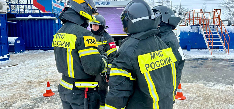 Почувствовать себя настоящим пожарным: ярославские журналисты спасли человека из огня_262801