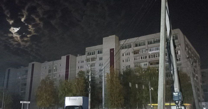 «Хоть глаз выколи»: жители Заволжского района Ярославля остались без света