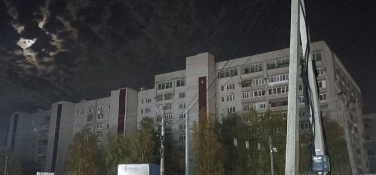 «Хоть глаз выколи»: жители Заволжского района Ярославля остались без света