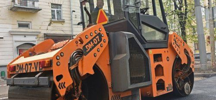 В Ярославле устранили 65% дефектов дорожного полотна