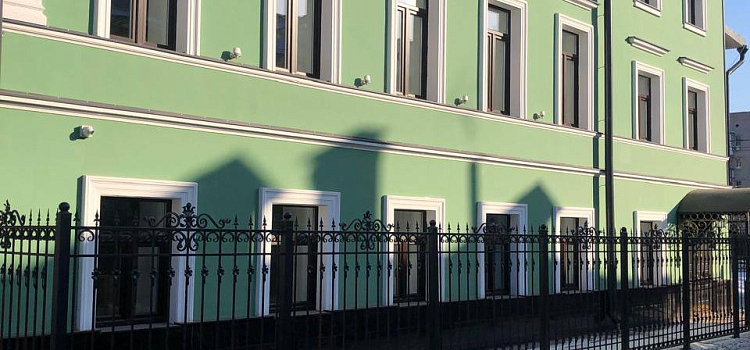 «Пример бережного и ответственного отношения»: в центре Ярославля отремонтировали памятник XIX века
