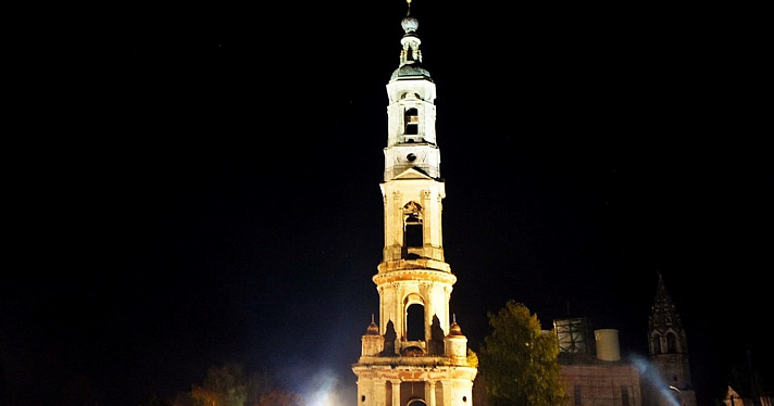 В Поречье-Рыбном подсветили колокольню церкви Никиты Мученика — самую высокую сельскую колокольню в России. Как это было_160804
