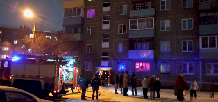 В Рыбинске из горящего дома эвакуировали 12 человек
