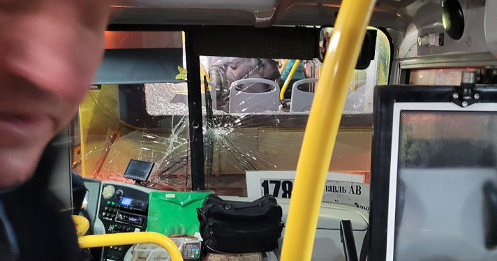 В Ярославле за один вечер в ДТП пострадали три автобуса_254040