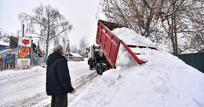 В Ярославль привезли снег для нового арт-объекта