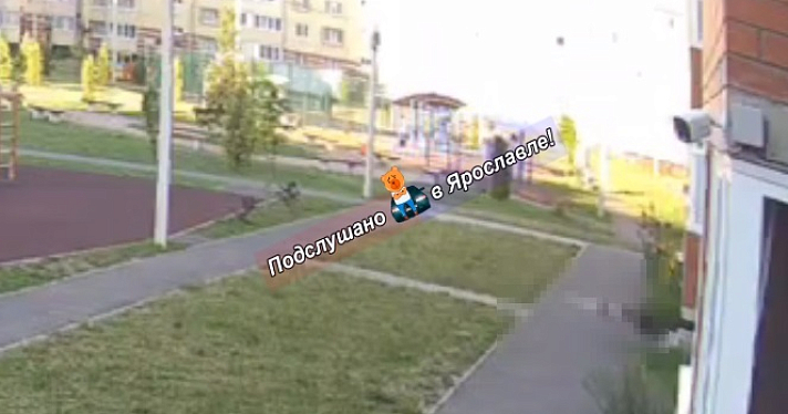 В посёлке под Ярославлем молодой человек погиб, упав из окна