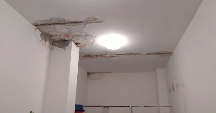 Потолок покрылся плесенью: в детском саду в Переславле не могут доделать ремонт_170566