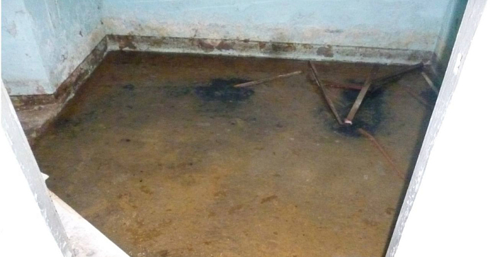 В центре Ярославля затопило подвал многоквартирного дома