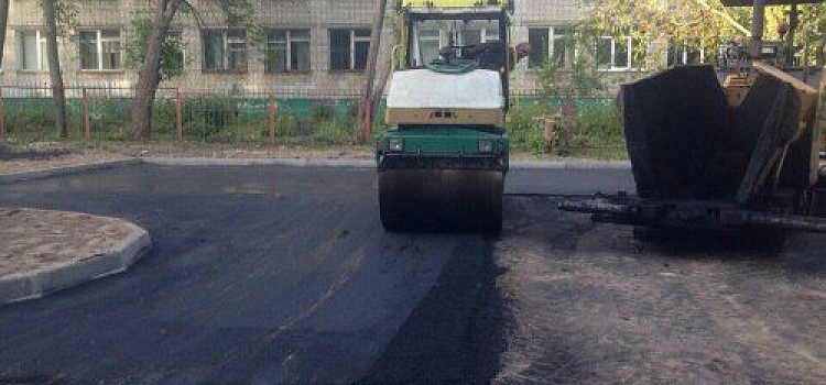 В Ярославле на Свердлова завершается благоустройство двора  