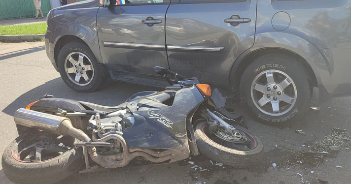 В Ярославской области в ДТП с иномаркой пострадал мотоциклист_248008