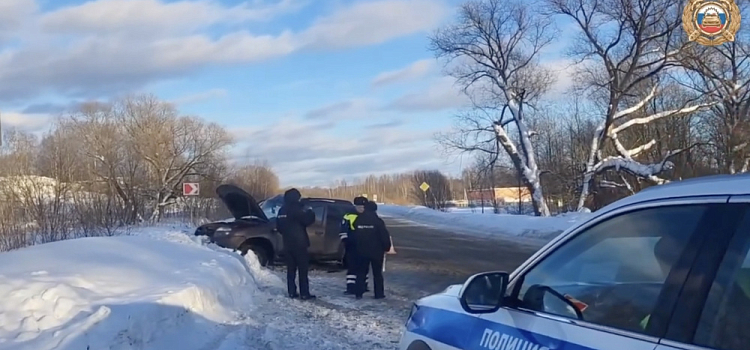 Смертельное ДТП в Ярославской области: пожилой пассажир погиб в лобовом столкновении