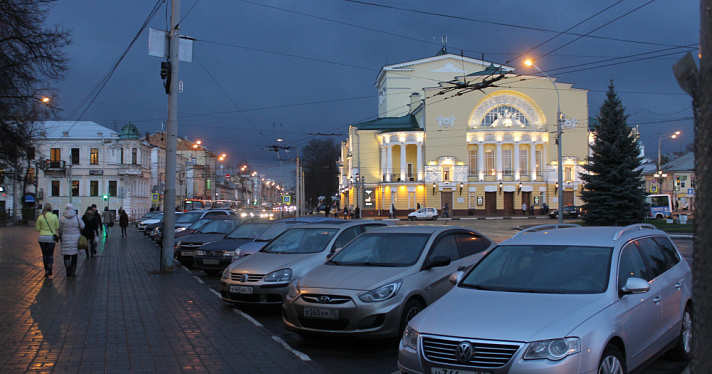 В Ярославской области отменили платные парковки в будни по ночам