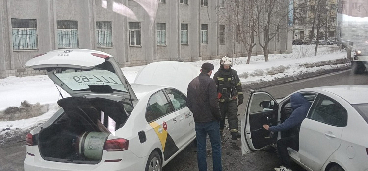 В Ярославле автомобиль такси попал в ДТП на Московском проспекте