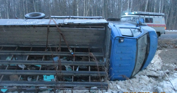 Есть пострадавшие: под Переславлем столкнулись иномарка и грузовик