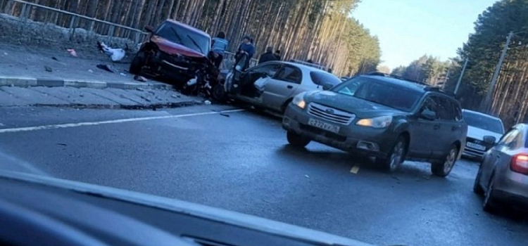Стали известны подробности массового ДТП под Ярославлем, в котором пострадал ребенок