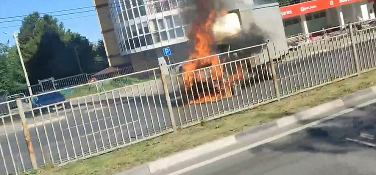 На Московском проспекте в Ярославле вспыхнула «Газель»